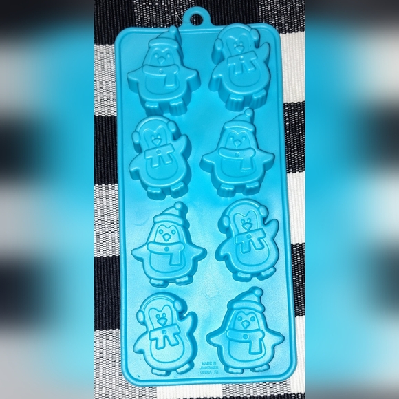 New Bundle of Christmas design Silicone Molds. - Picture 3 of 7